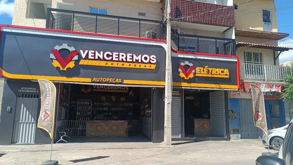 Fachada externa da Venceremos Auto Peças em Patos - PB